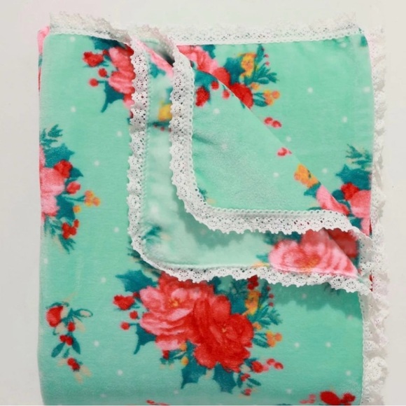 Cheerful Rose Velvet Plush Oversized Throw 50 x 72. - Picture 6 of 7